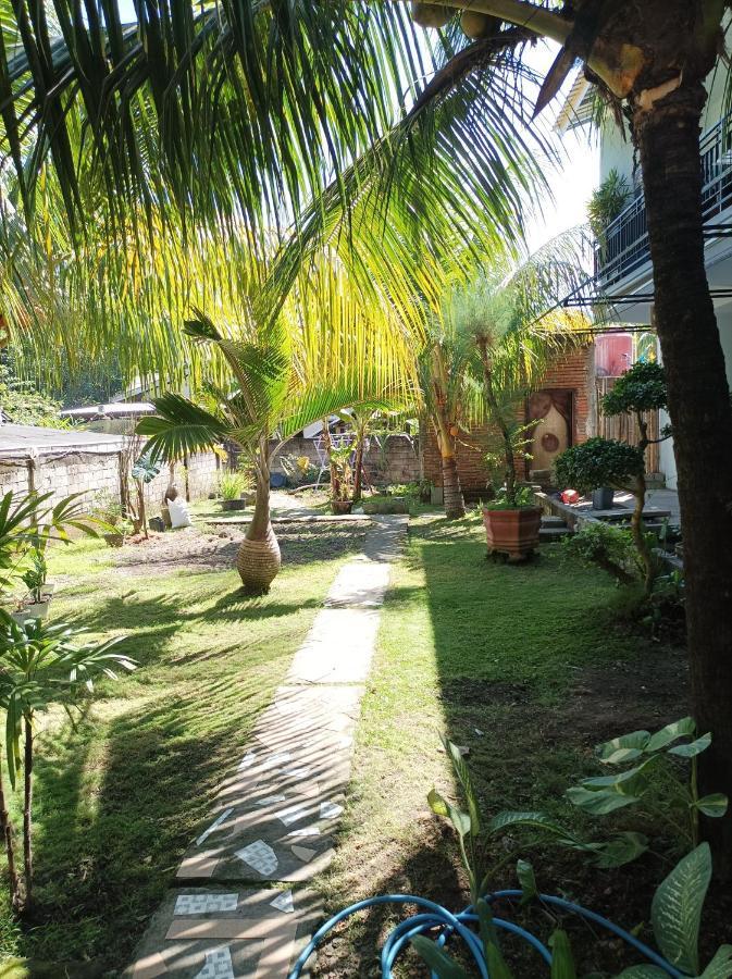 Merendeng Hostel Kuta Kuta  Exterior photo